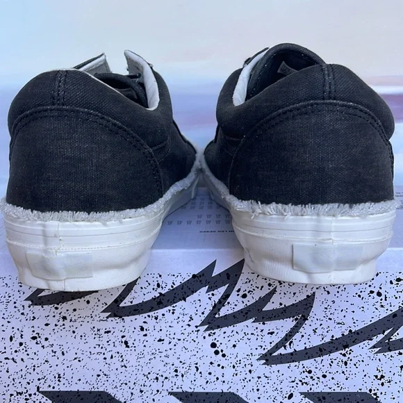 Vans Men’s 0g Old Skool Low
Raw Edge Black
VN0A5FBEBLK
Sneakers - Picture 13 of 16